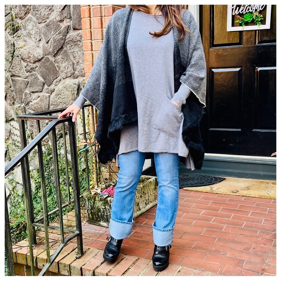 fabulous faux fur trim poncho shawl - Picture 3 of 6